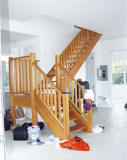 open staircase lets in lig.jpg